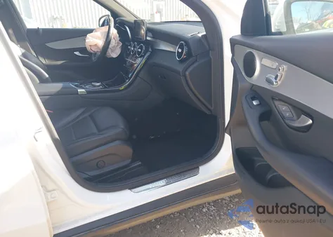 2017 Mercedes-Benz Glc 300 4Matic z USA, uszkodzony, nr VIN WDC0G4KB0HF153398